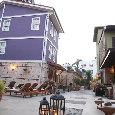 Warm Garden Flat With Patio Near Hadrian's Gate Antalya