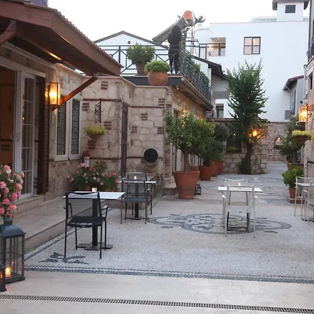 Warm Garden Flat With Patio Near Hadrian's Gate アンタルヤ